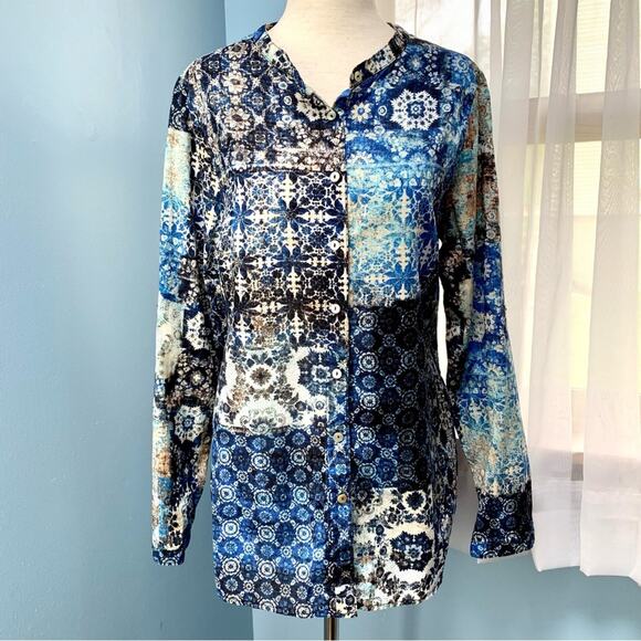 Soft Surroundings Blue Batik Print Button Down Size Small - Picture 6 of 7